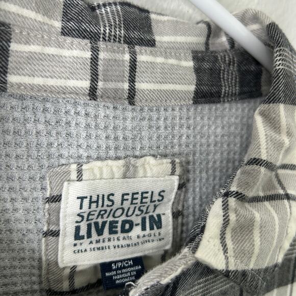 American Eagle Plaid Flannel Shirt Women’s Small Cream Oversized Snap Button - Picture 5 of 12